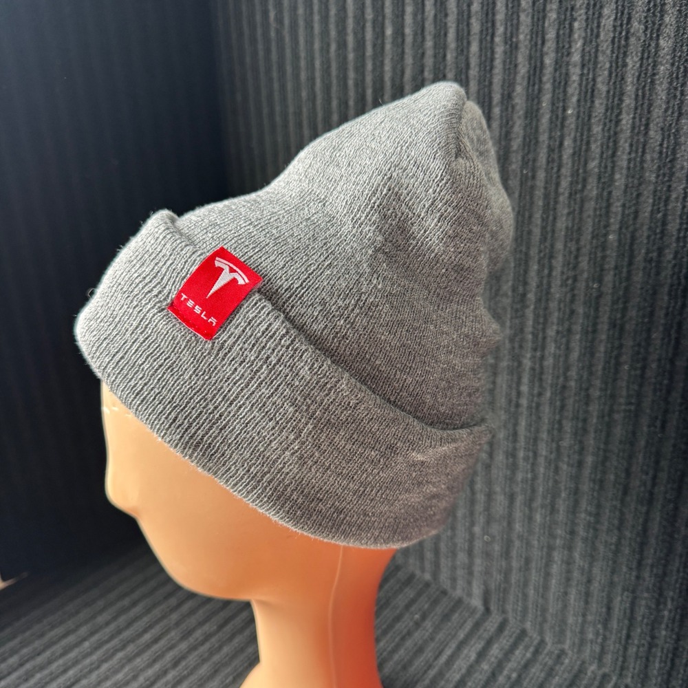 Tesla Grey Knit Cuffed Mens Beanie Hat with Red Logo Tag - Picture 2 of 6